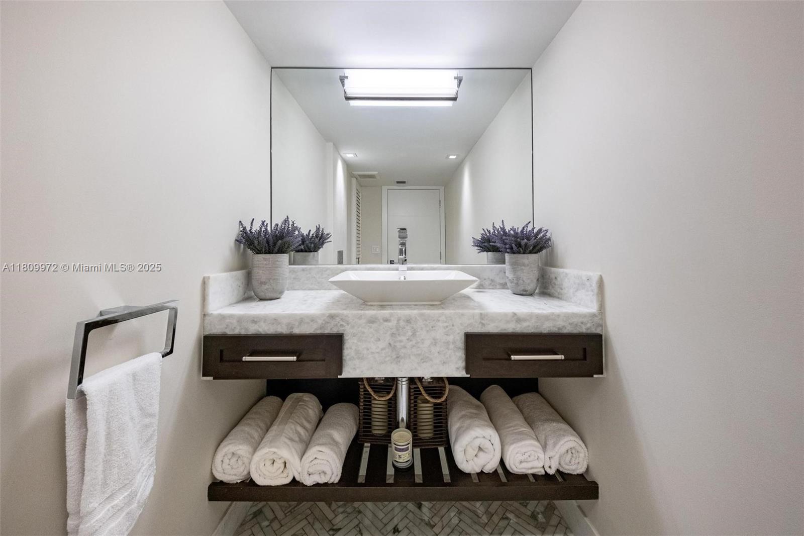 YACHT HARBOUR CONDO - Residential