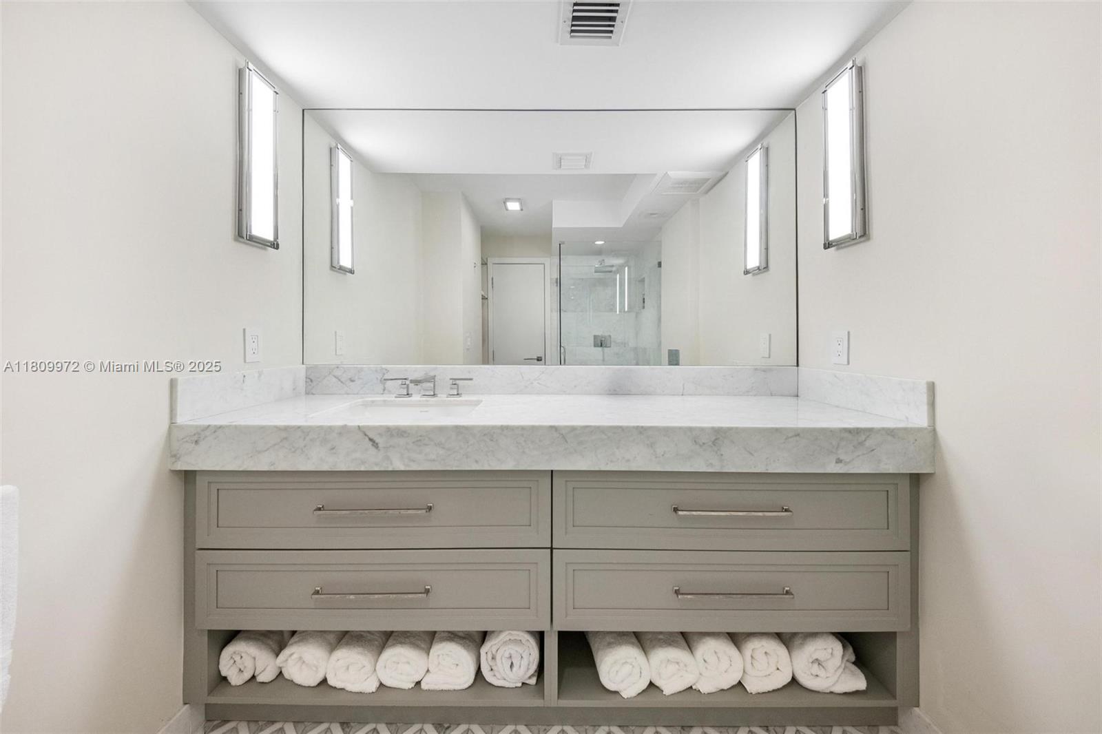 YACHT HARBOUR CONDO - Residential