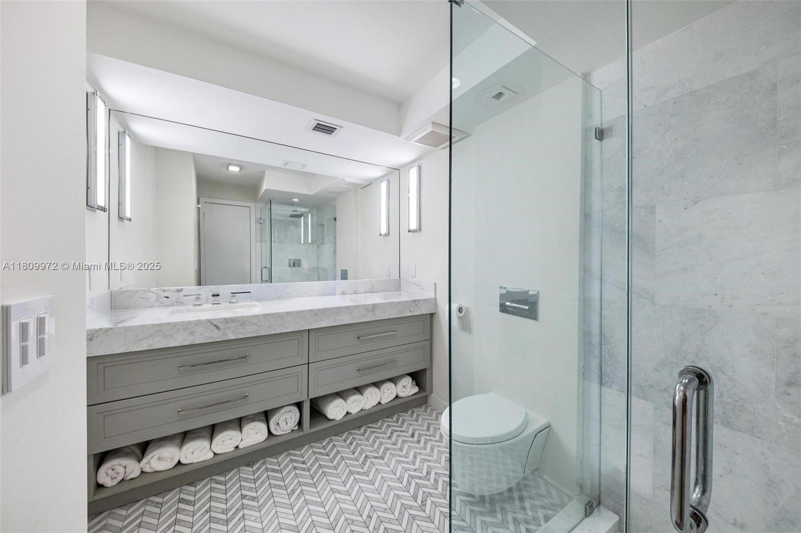 YACHT HARBOUR CONDO - Residential