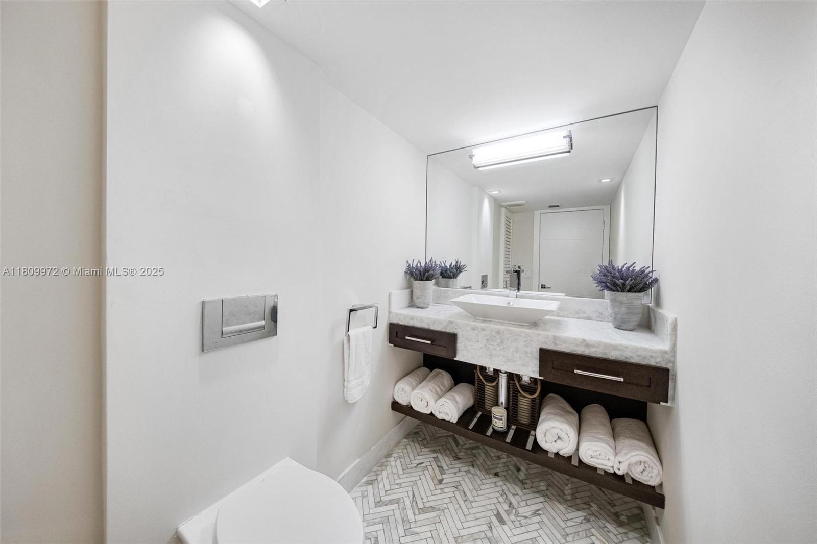 YACHT HARBOUR CONDO - Residential