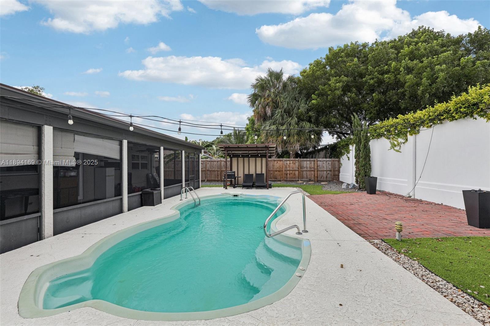 WELLEBY UNIT 1 - Residential