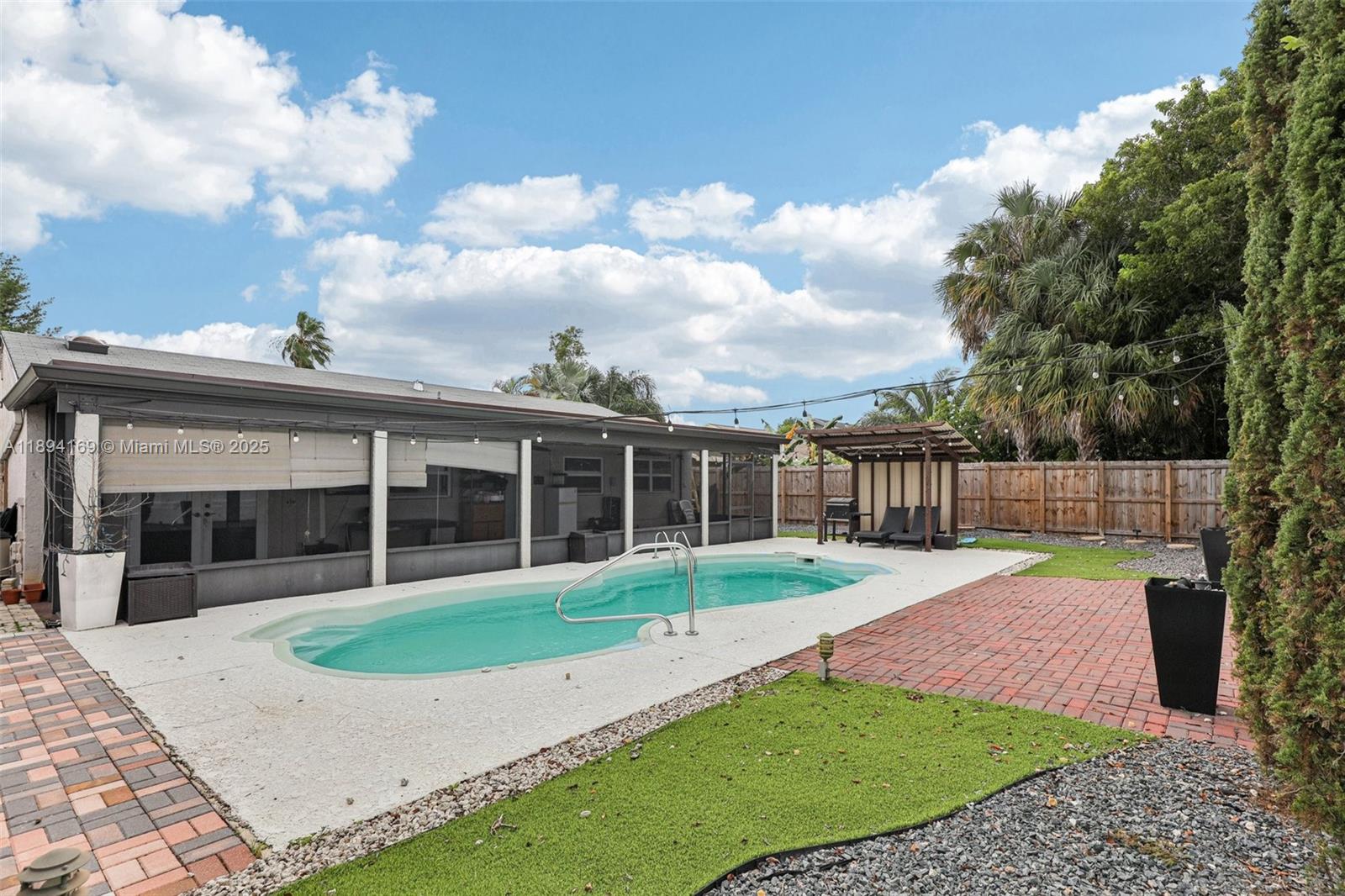 WELLEBY UNIT 1 - Residential