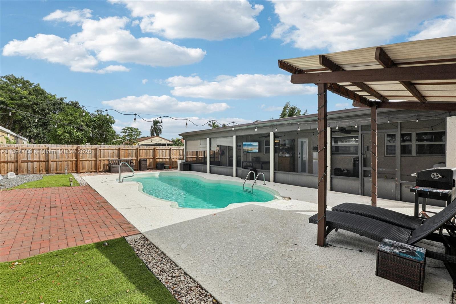 WELLEBY UNIT 1 - Residential