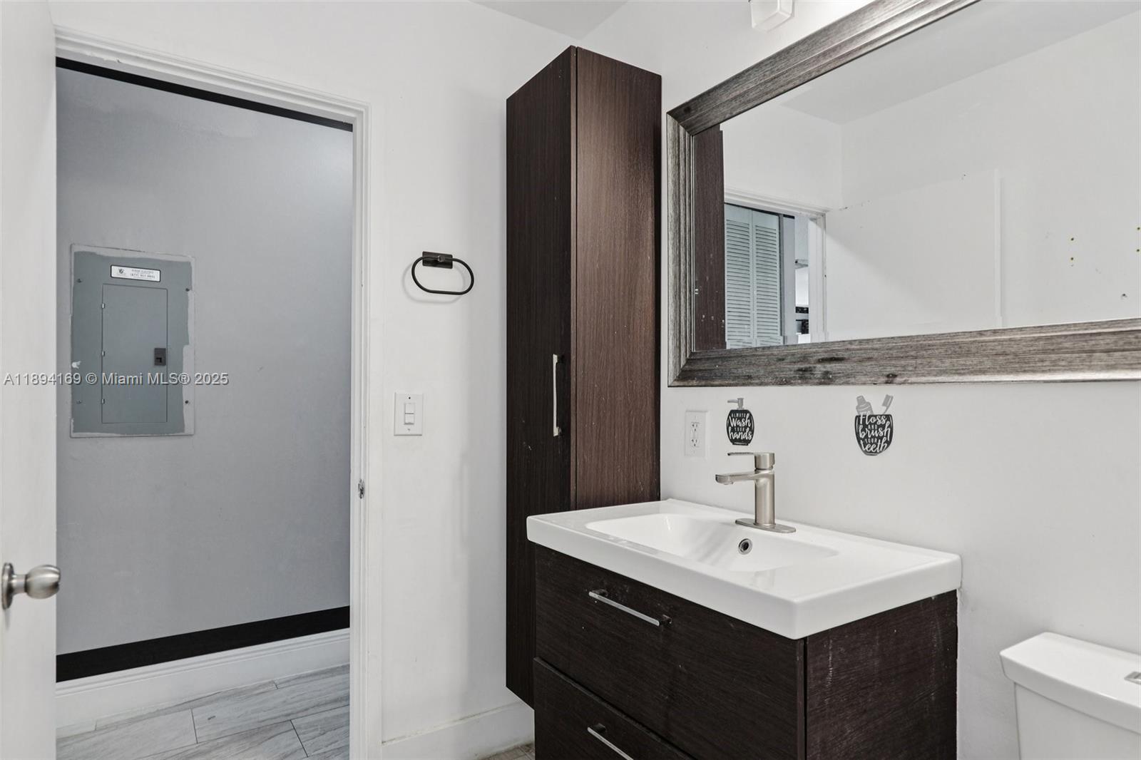 WELLEBY UNIT 1 - Residential
