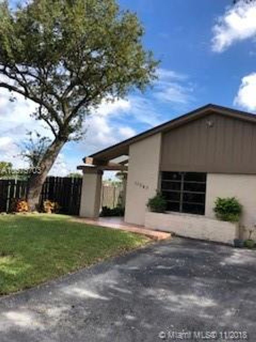 Fully updated home in The Crossings located in a cul de sac with tiles floor, wood kitchen cabinets and granite countertops.  Kitchen also includes stainless steel appliances and brand new washer and dryer. Newer roof.