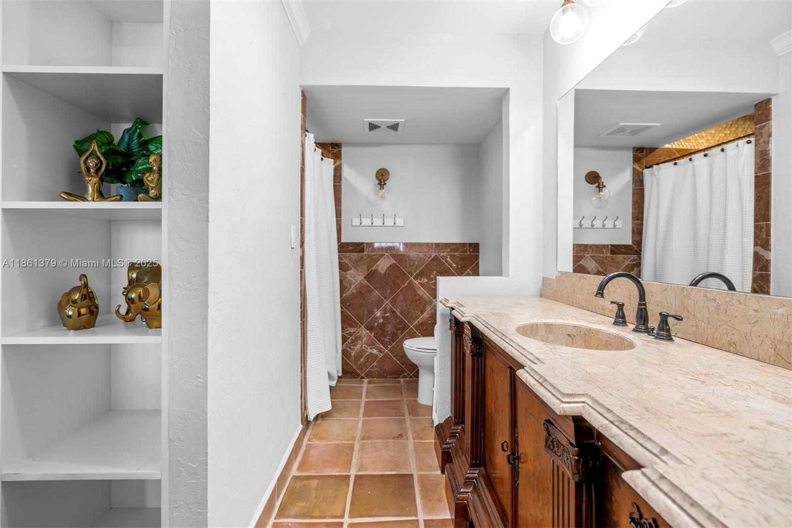 NOBEL POINT CONDO - Residential