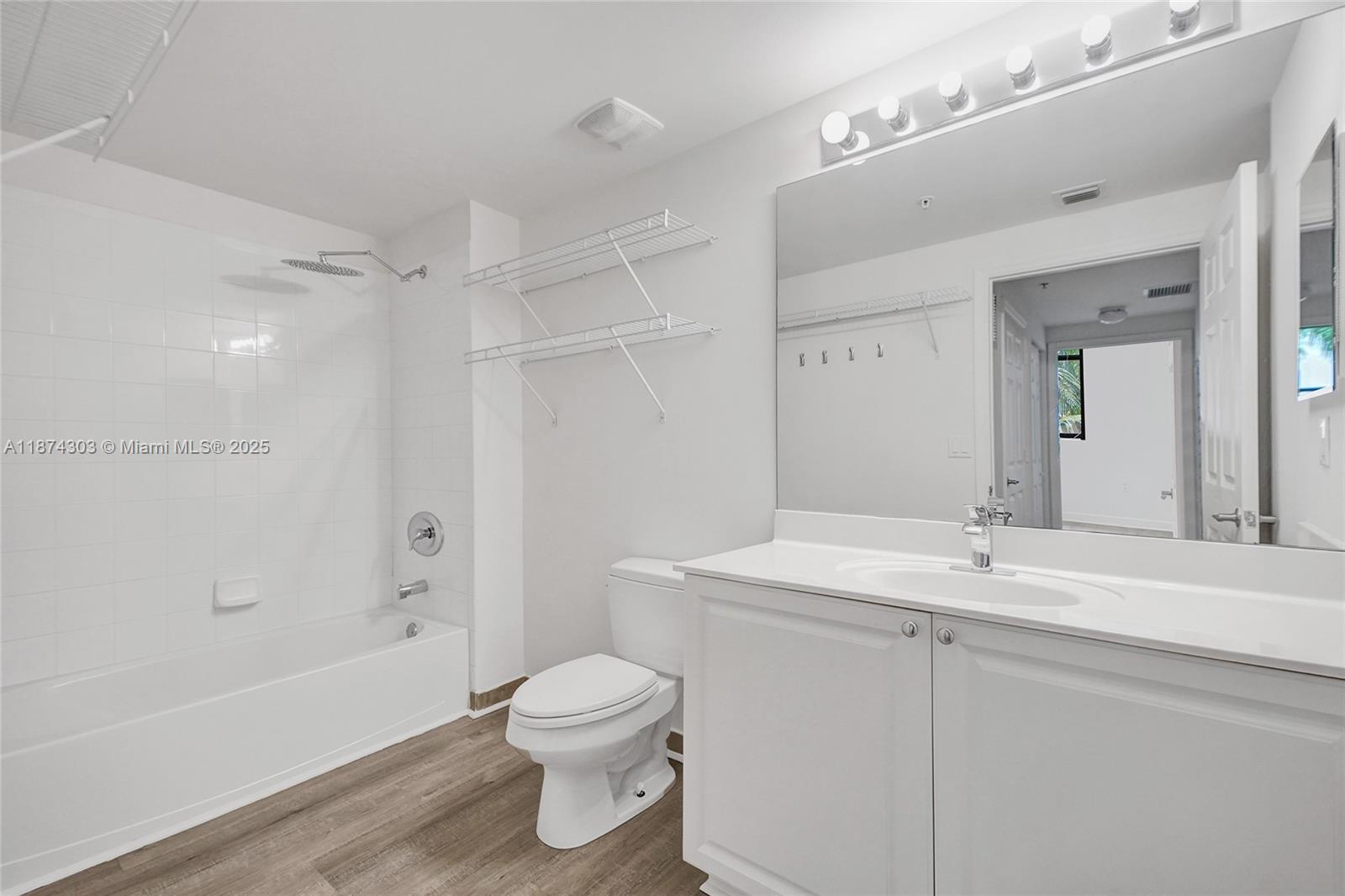 PUERTA DE PALMAS CONDO - Residential