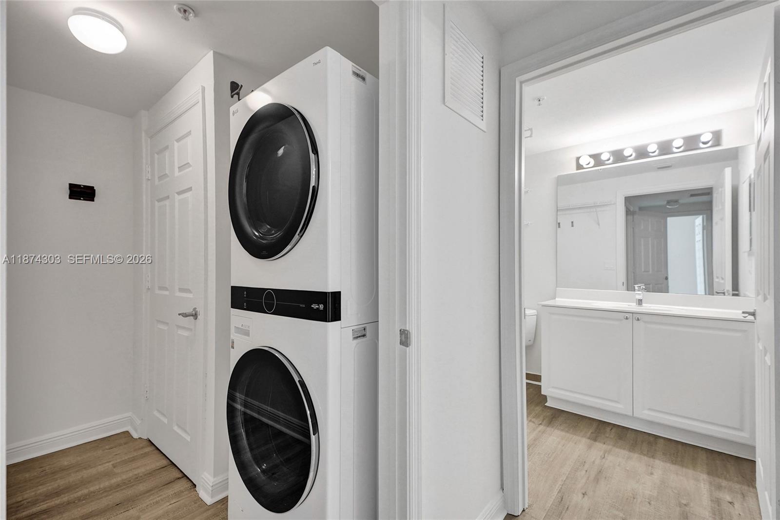 PUERTA DE PALMAS CONDO - Residential