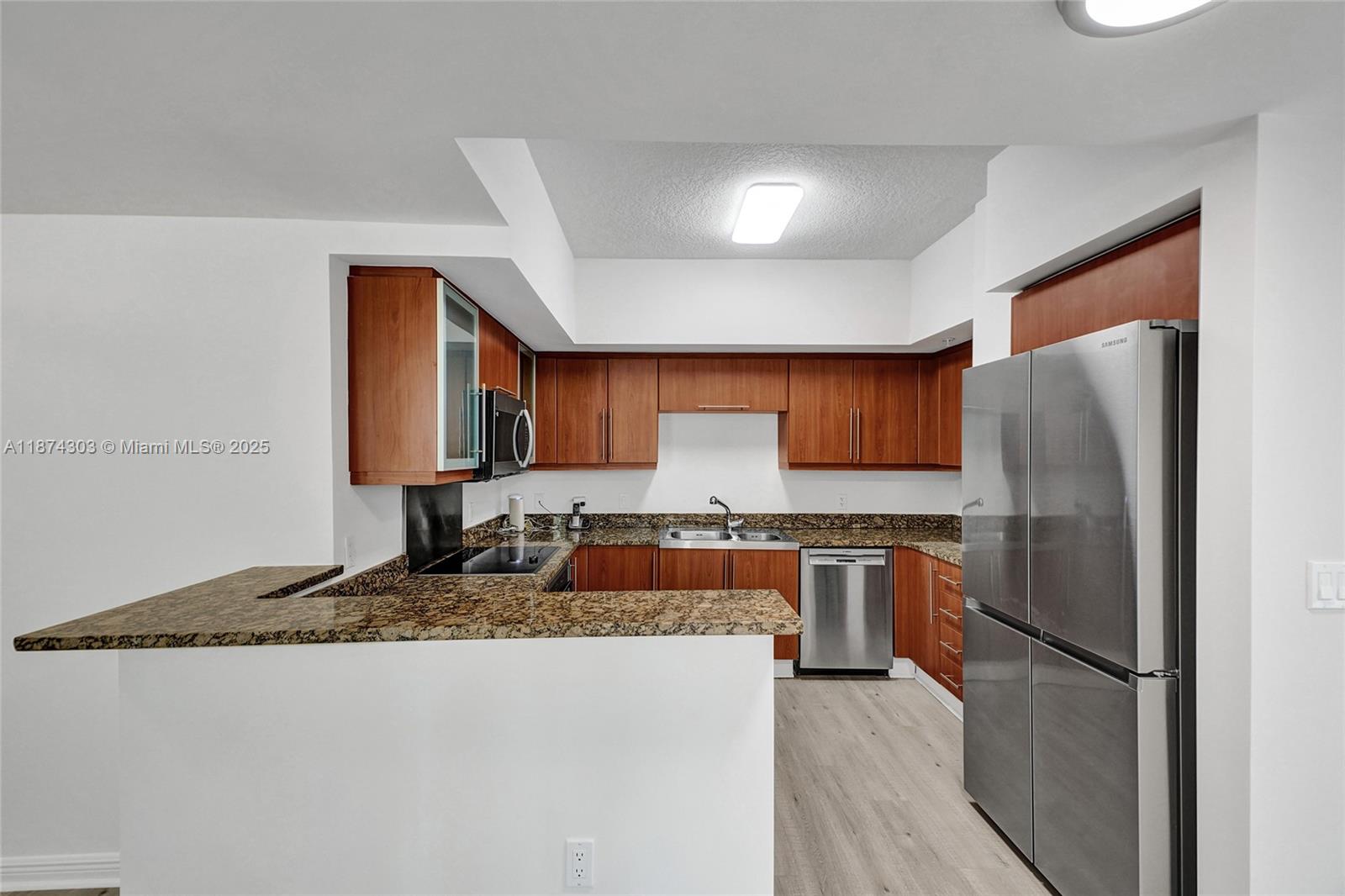 PUERTA DE PALMAS CONDO - Residential