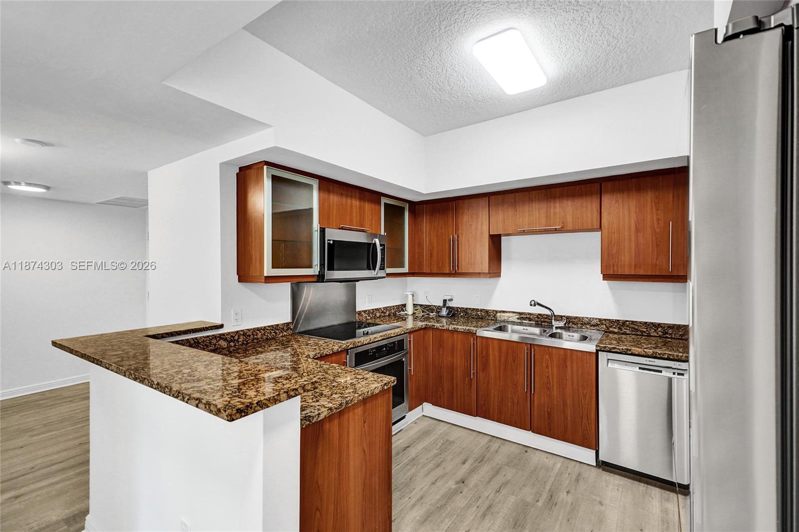 PUERTA DE PALMAS CONDO - Residential