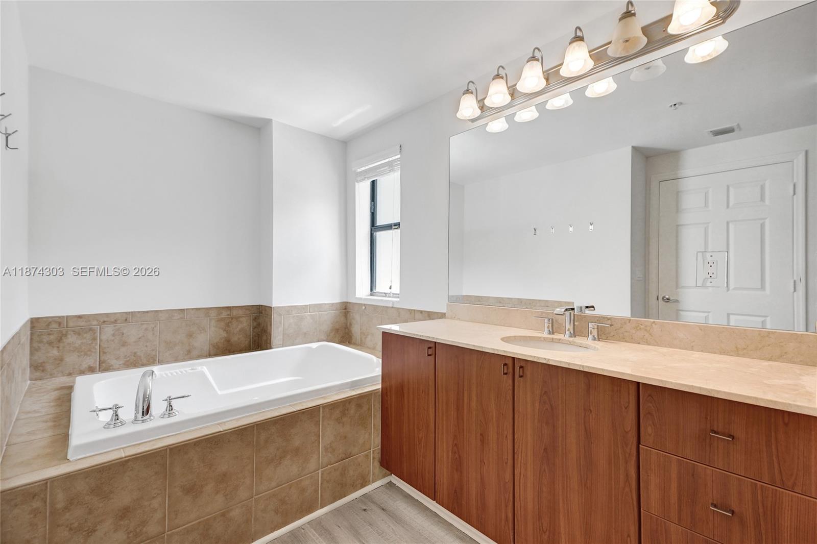 PUERTA DE PALMAS CONDO - Residential