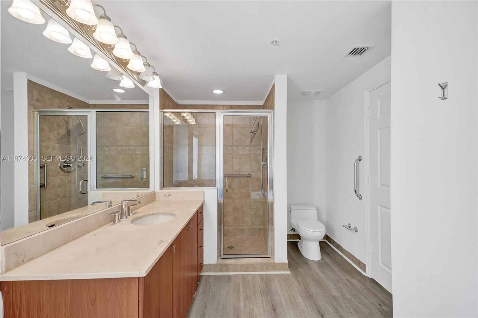 PUERTA DE PALMAS CONDO - Residential