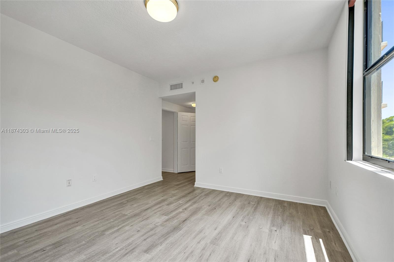 PUERTA DE PALMAS CONDO - Residential