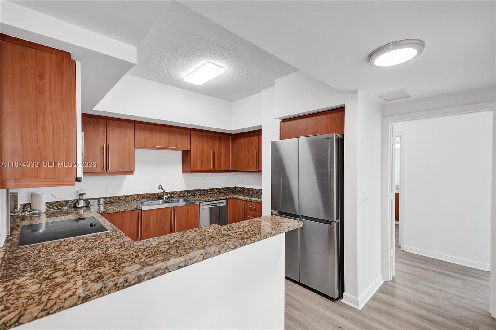 PUERTA DE PALMAS CONDO - Residential