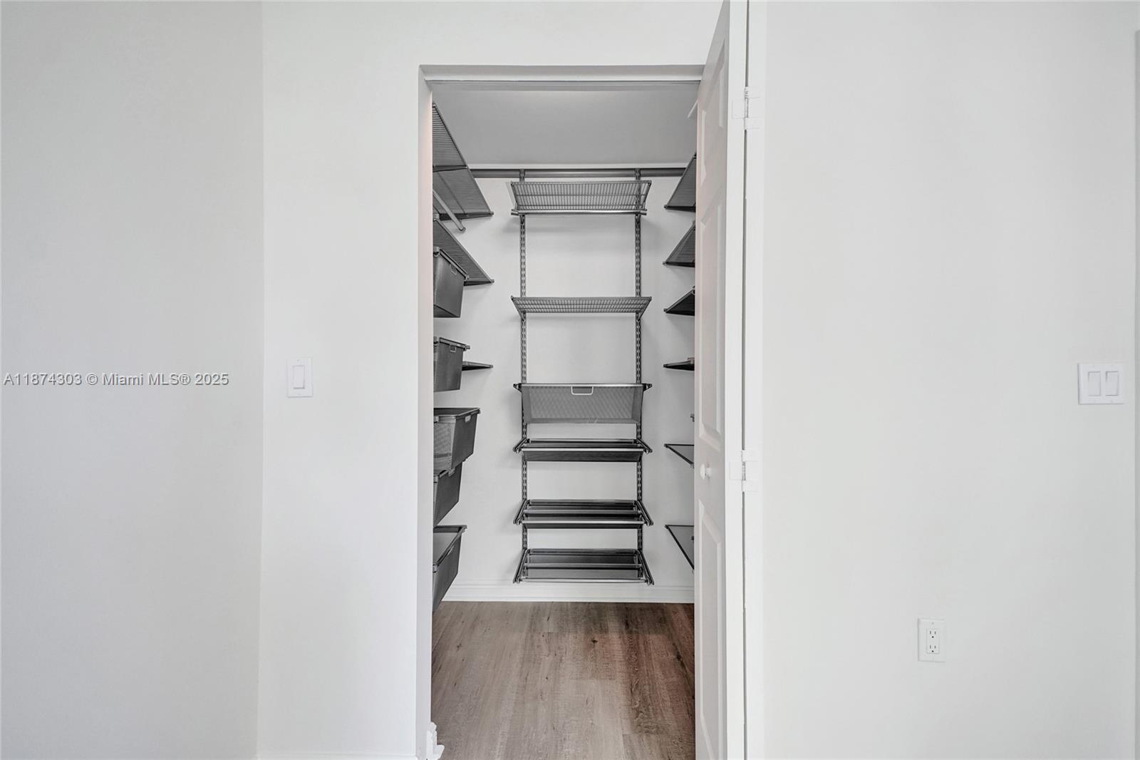 PUERTA DE PALMAS CONDO - Residential