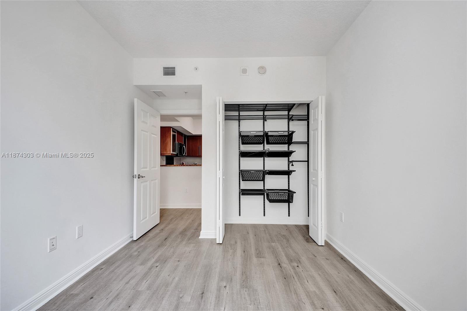 PUERTA DE PALMAS CONDO - Residential