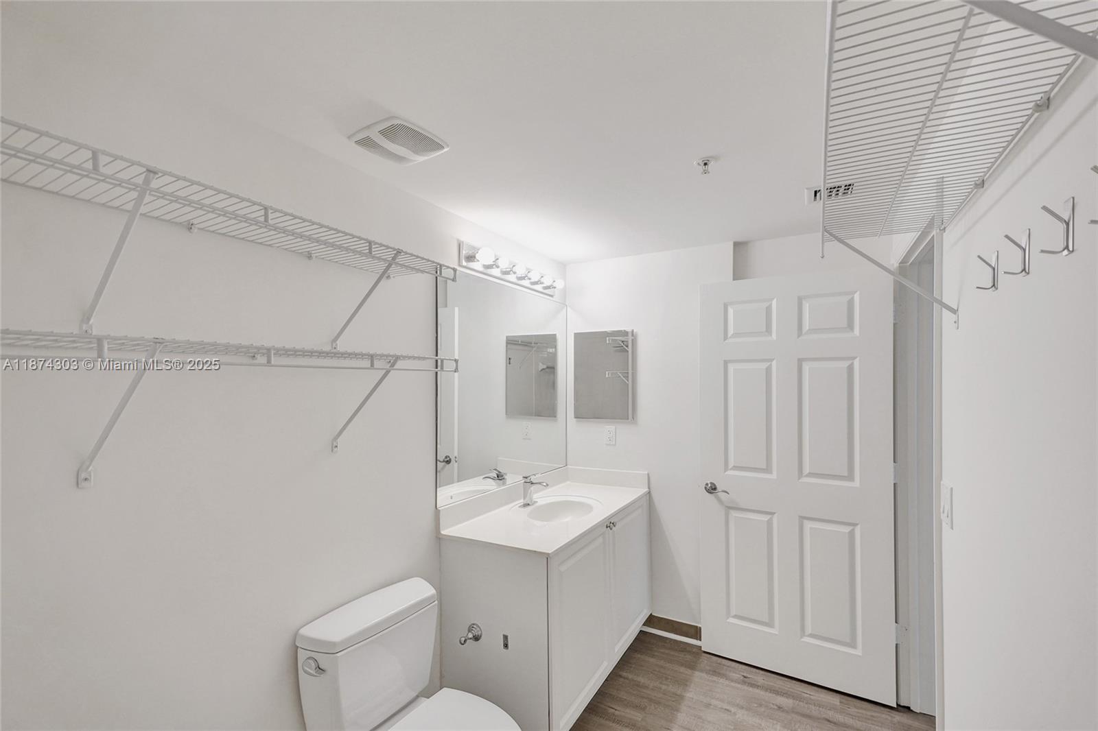 PUERTA DE PALMAS CONDO - Residential