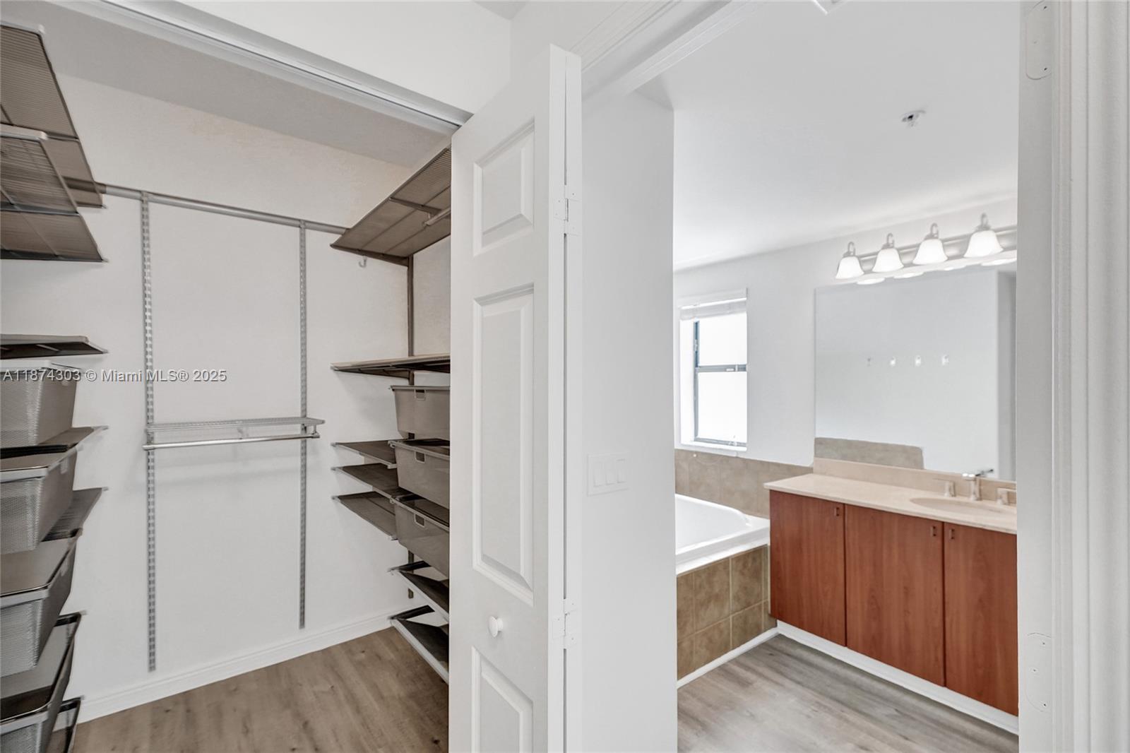 PUERTA DE PALMAS CONDO - Residential