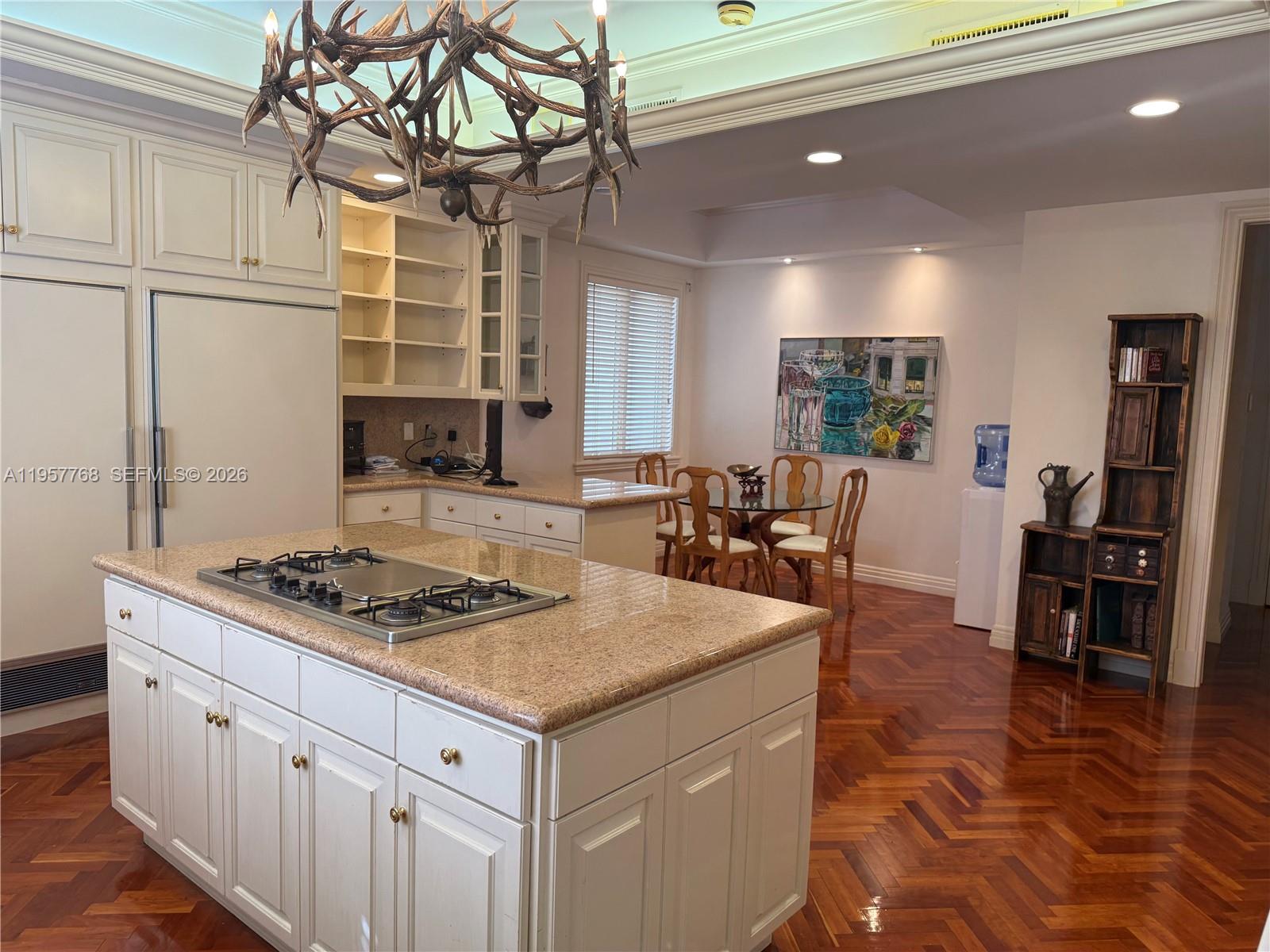 BAYSHORE VILLAS - Residential