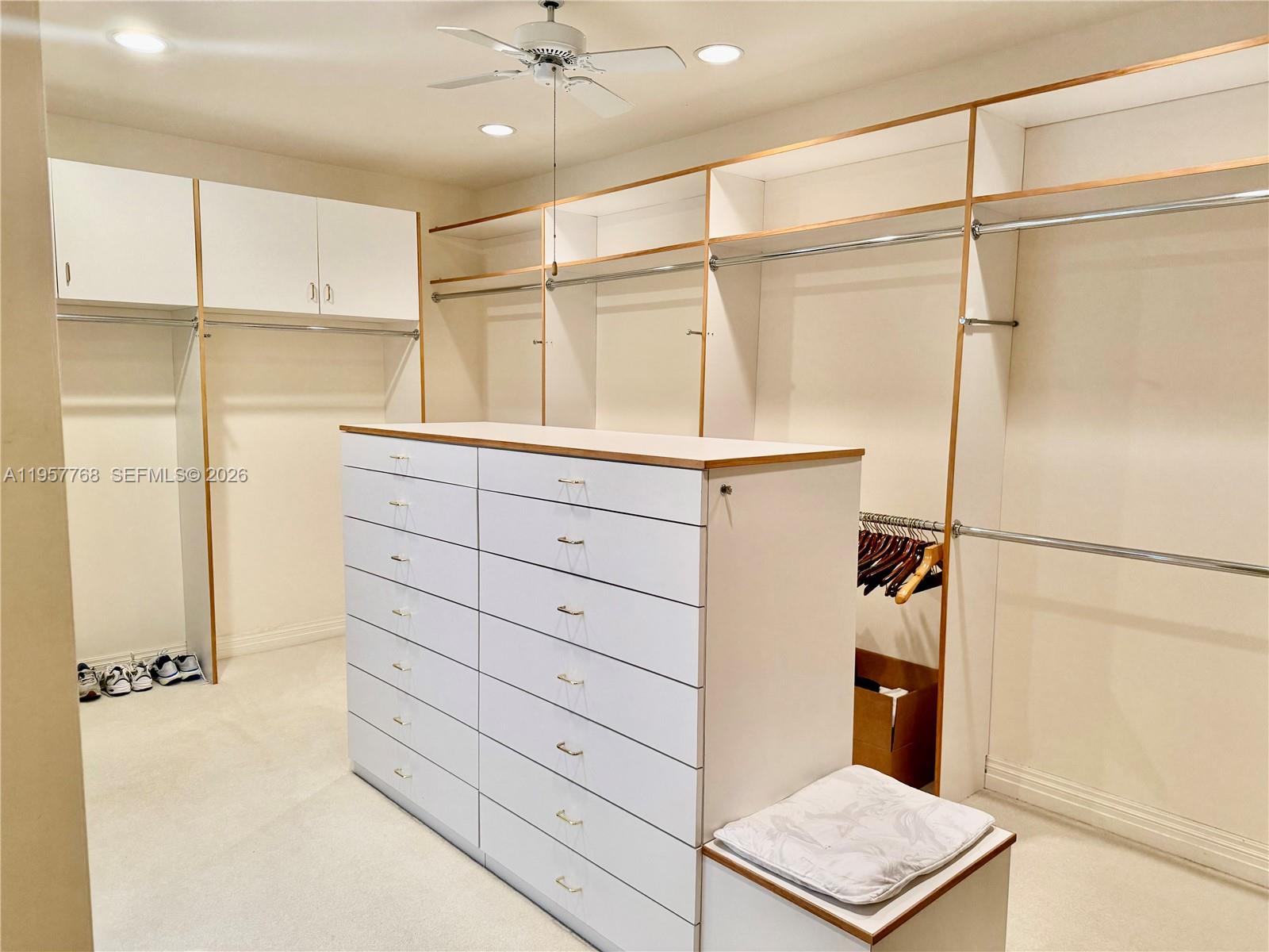 BAYSHORE VILLAS - Residential