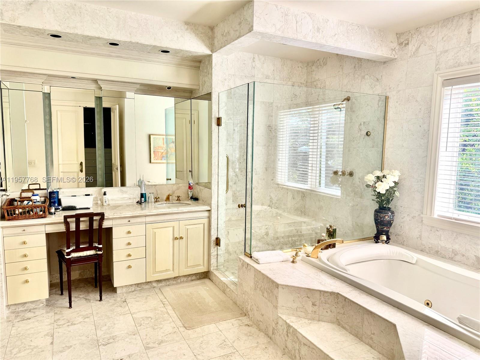 BAYSHORE VILLAS - Residential