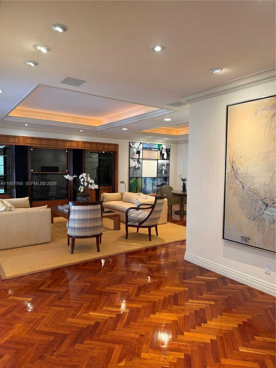 BAYSHORE VILLAS - Residential