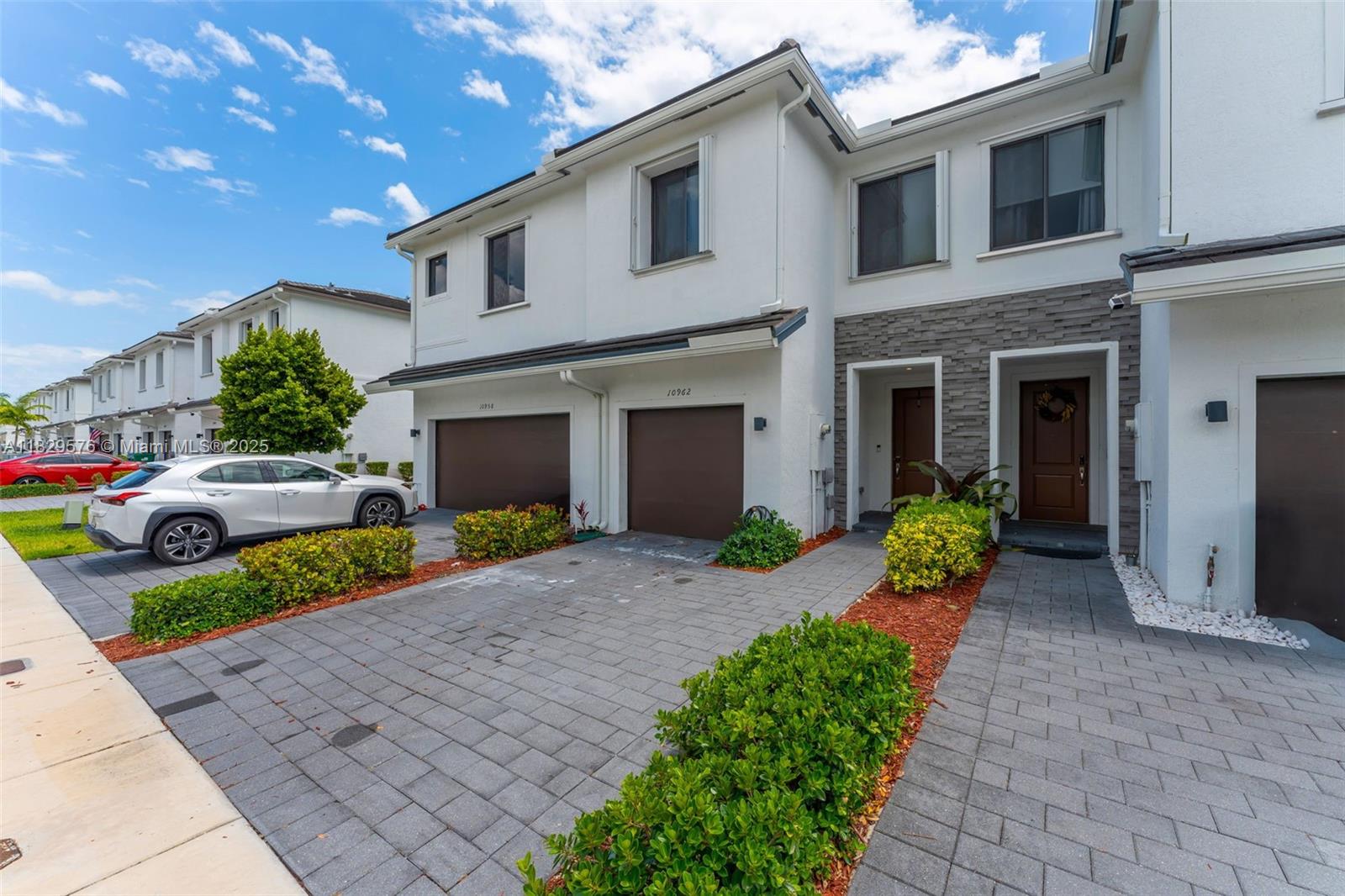 10962 SW 235, Homestead, FL, 33032/$435,000 1 10962 SW 235