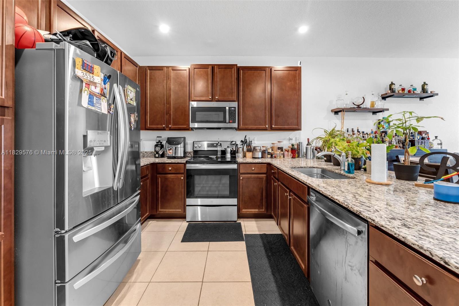 10962 SW 235, Homestead, FL, 33032/$435,000 4 10962 SW 235