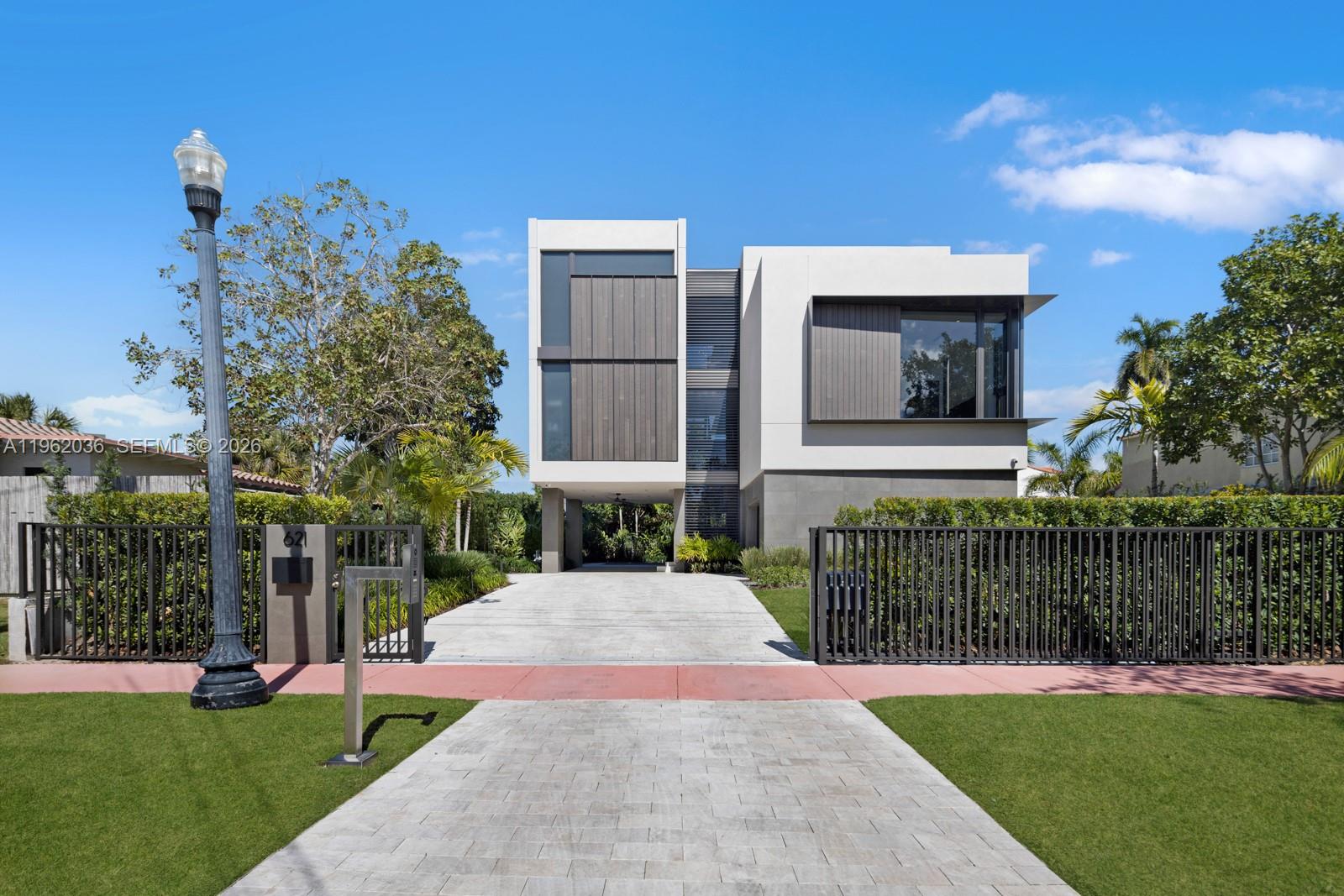 621 W 44th St, Miami Beach, FL, 33140/$4,850,000 1 621 W 44th St