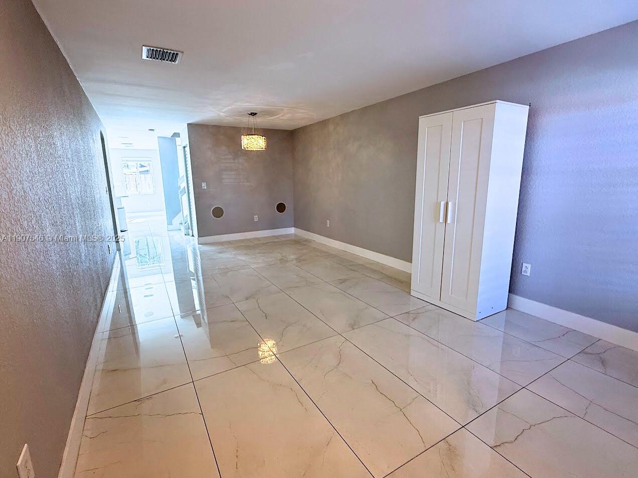 DORAL LANDINGS TOWNHOMES - Residential Lease