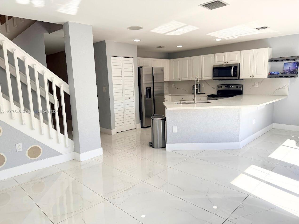 DORAL LANDINGS TOWNHOMES - Residential Lease