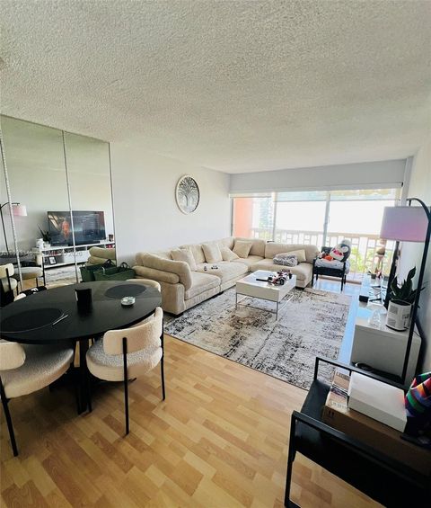 600 NE 25th St PHE 74 Miami FL 33137