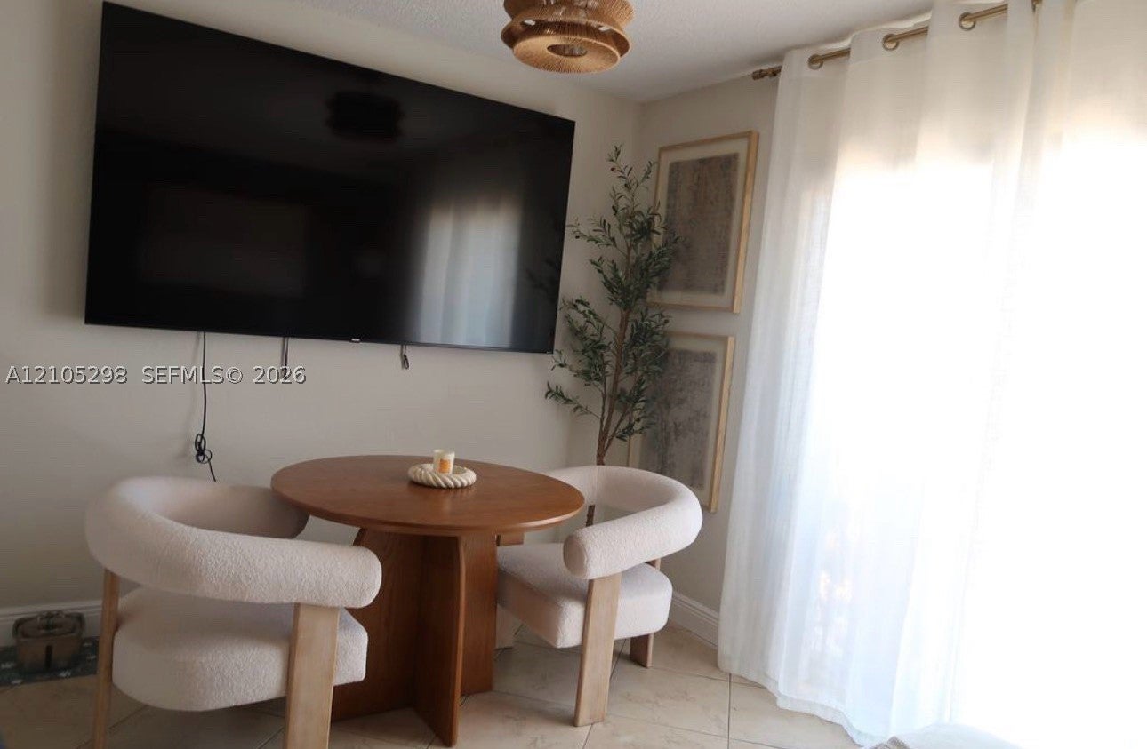 2201 W 52nd St 102