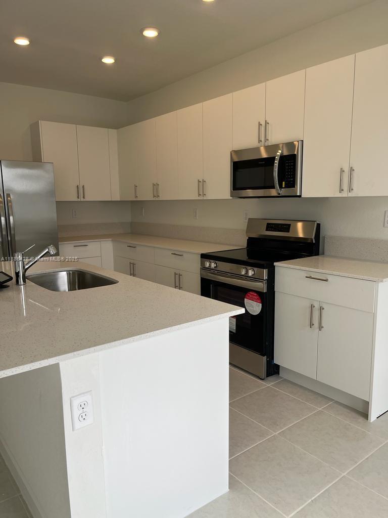 KINGS GROVE - Residential