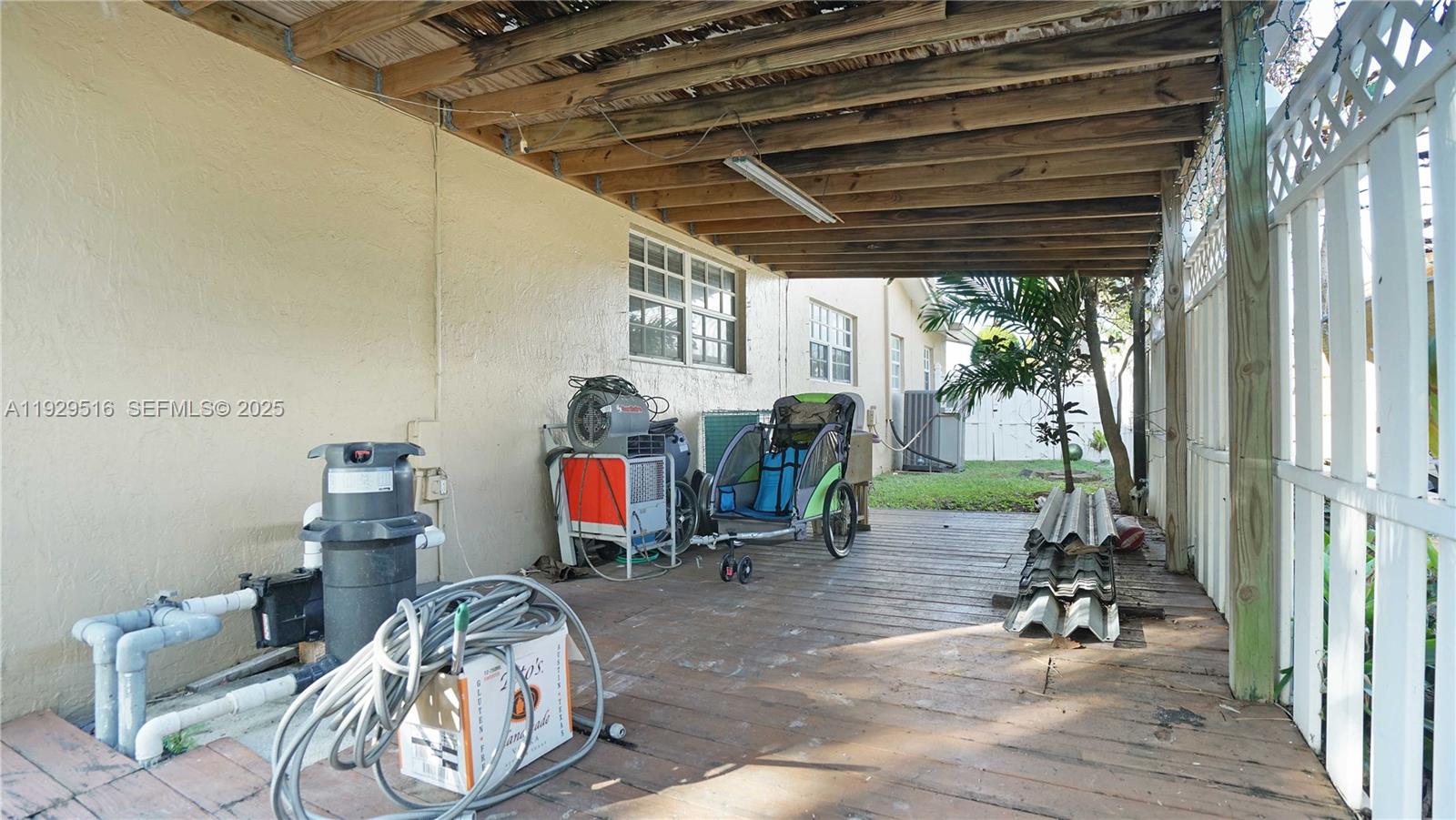 PASADENA LAKES SOUTH - Residential