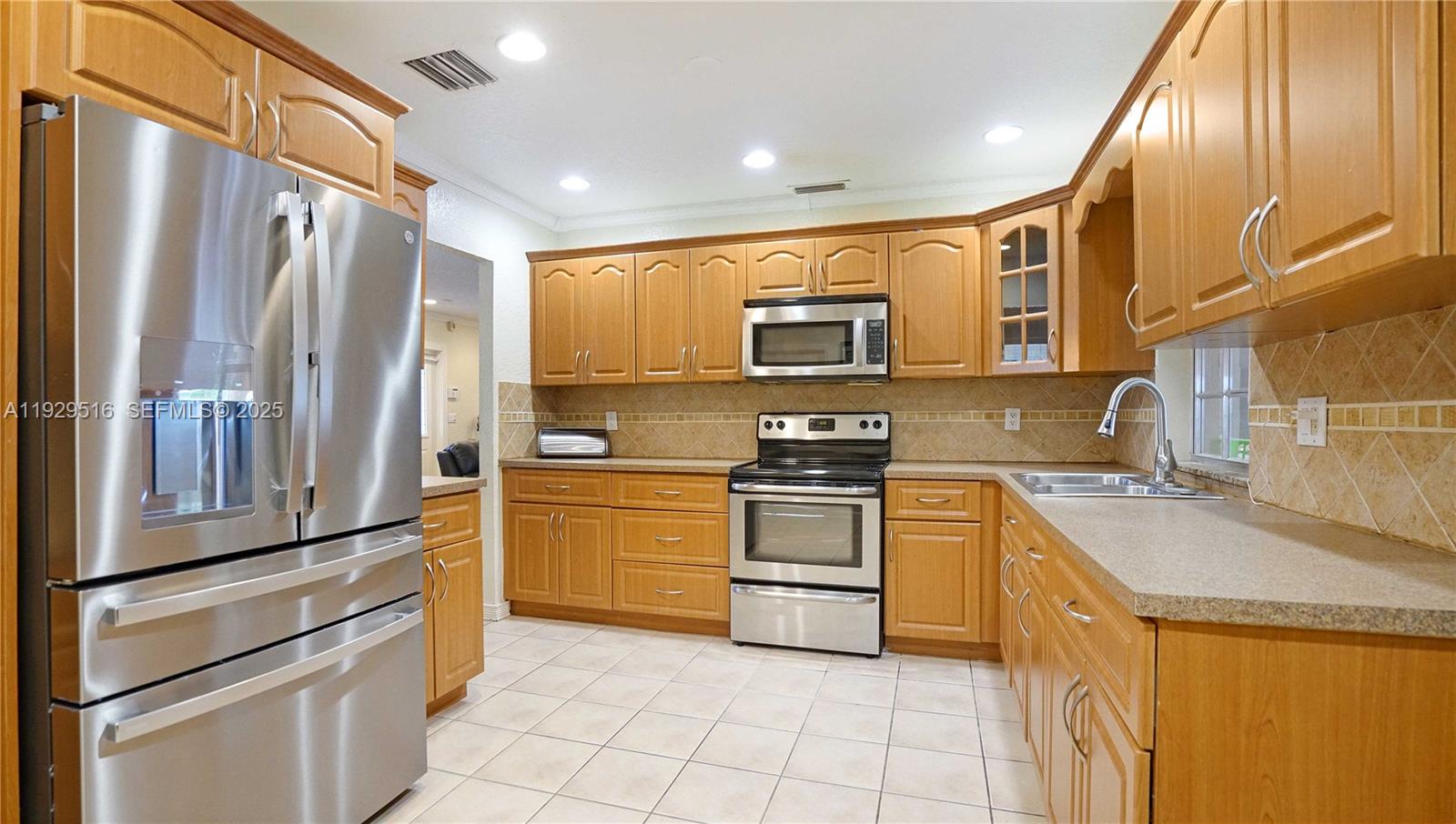 PASADENA LAKES SOUTH - Residential