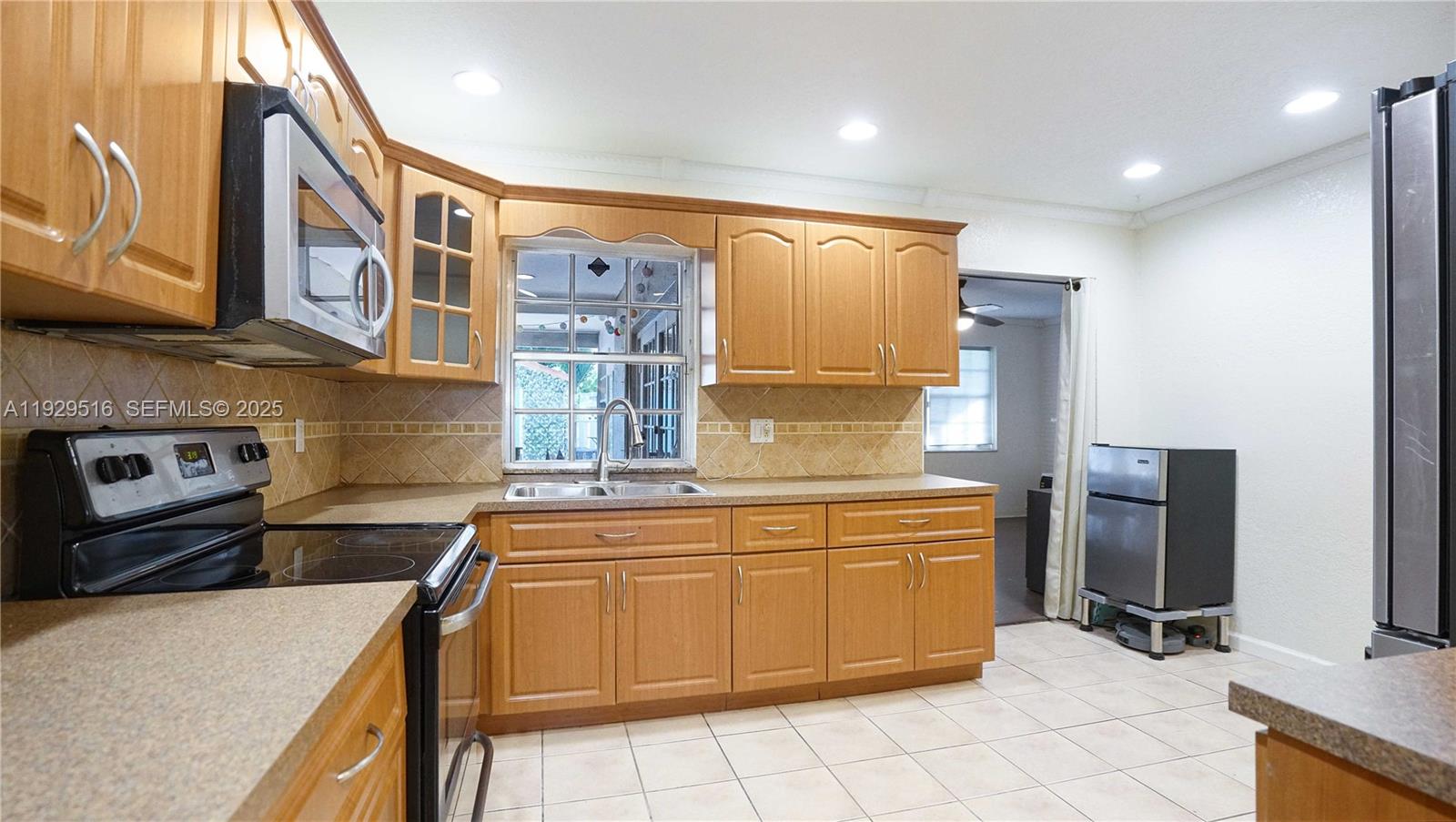 PASADENA LAKES SOUTH - Residential