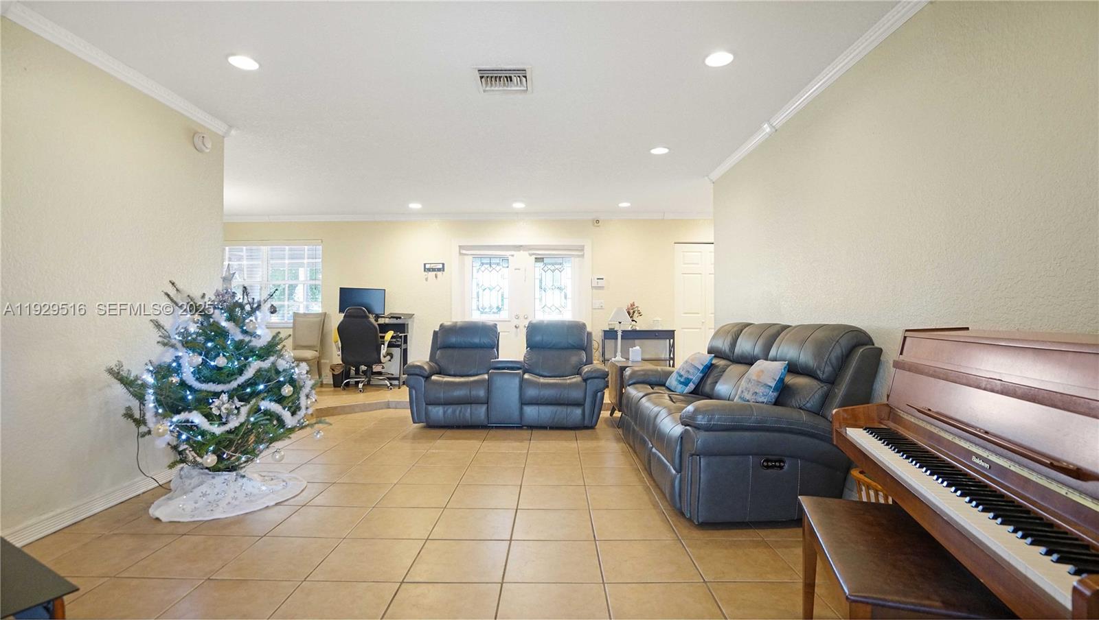 PASADENA LAKES SOUTH - Residential