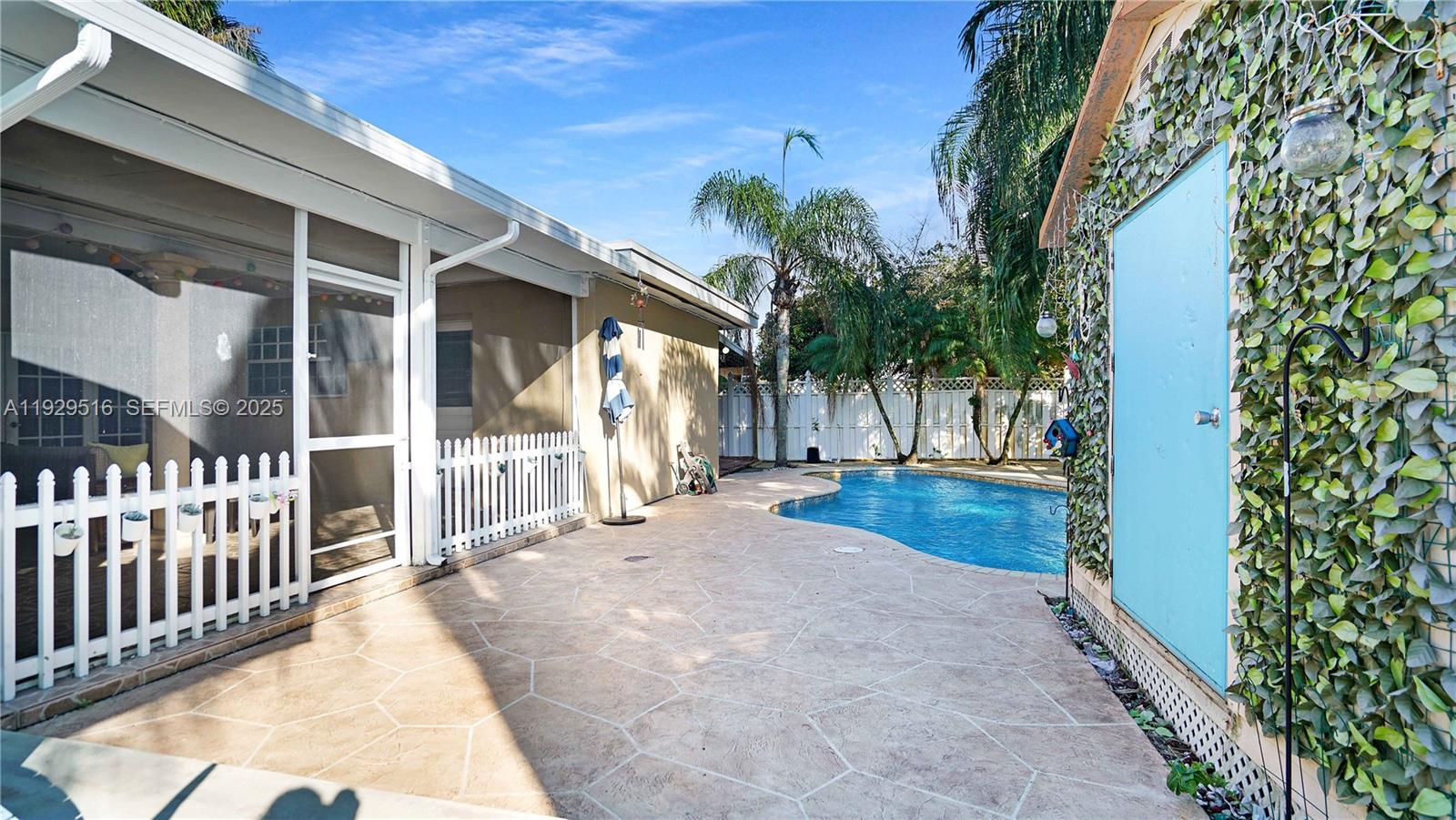 PASADENA LAKES SOUTH - Residential