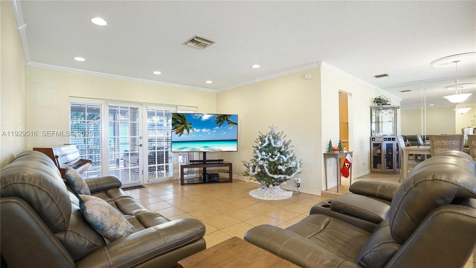 PASADENA LAKES SOUTH - Residential