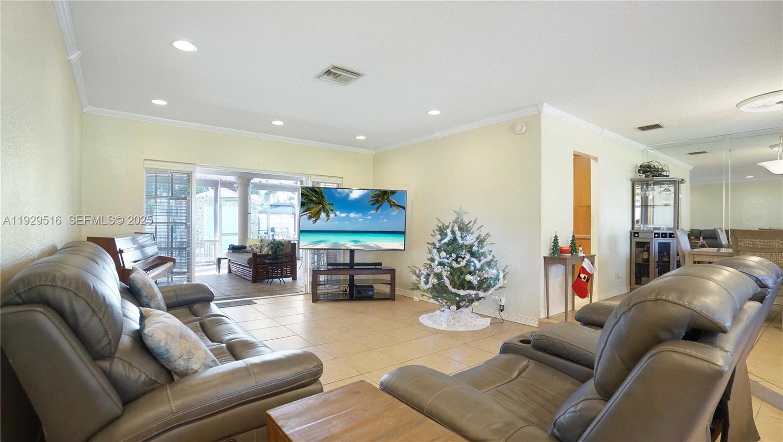 PASADENA LAKES SOUTH - Residential