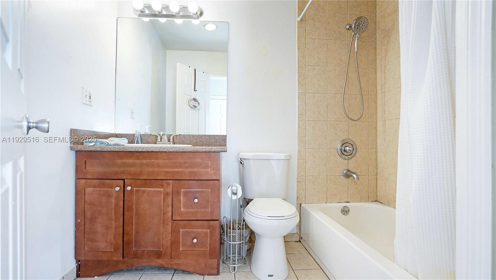 PASADENA LAKES SOUTH - Residential