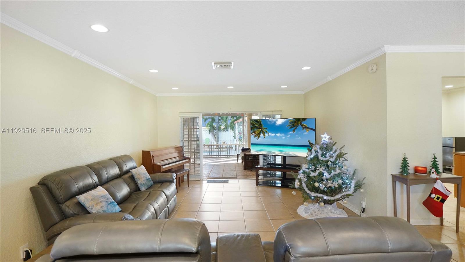 PASADENA LAKES SOUTH - Residential