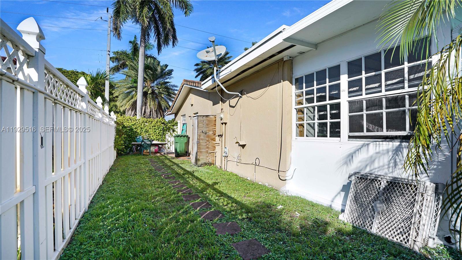 PASADENA LAKES SOUTH - Residential