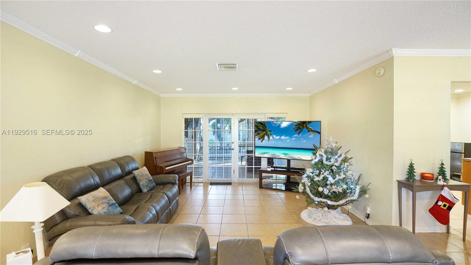 PASADENA LAKES SOUTH - Residential