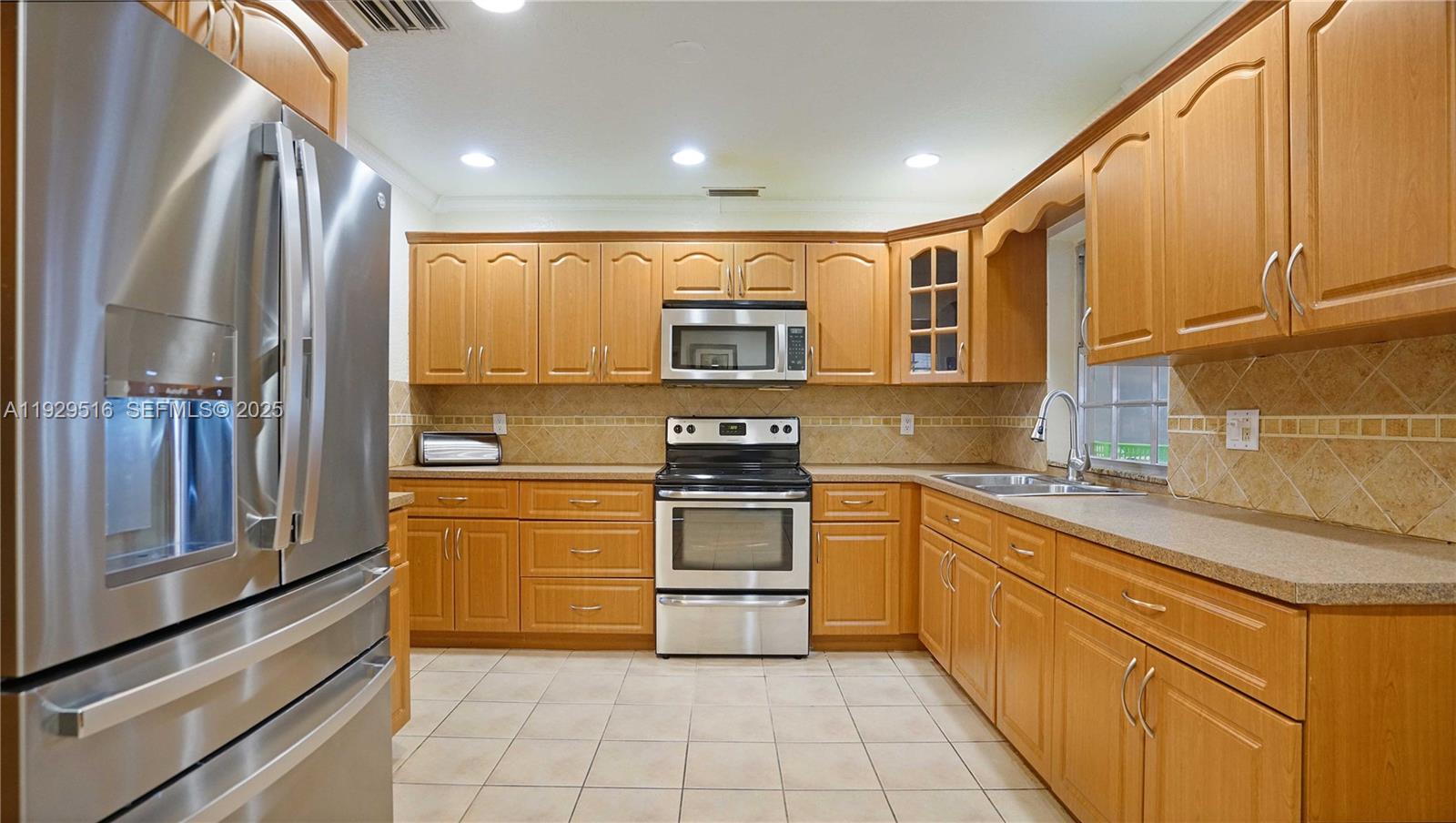 PASADENA LAKES SOUTH - Residential