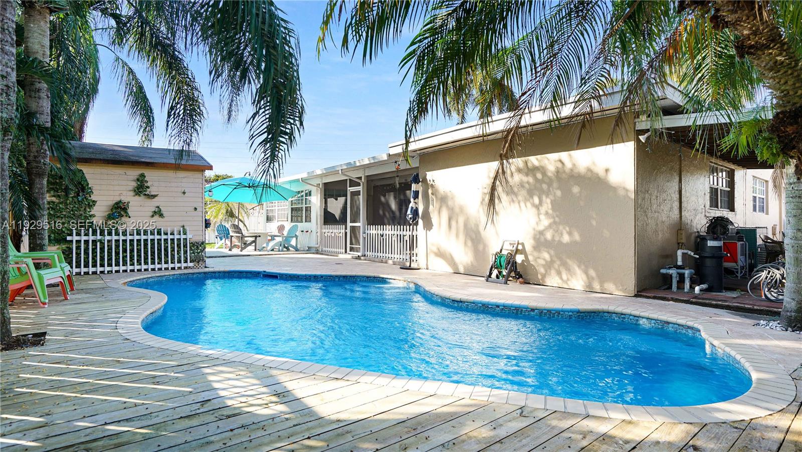 PASADENA LAKES SOUTH - Residential