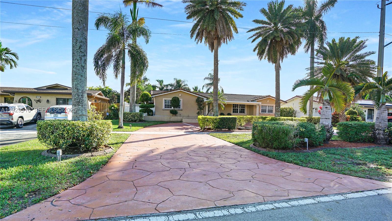 PASADENA LAKES SOUTH - Residential