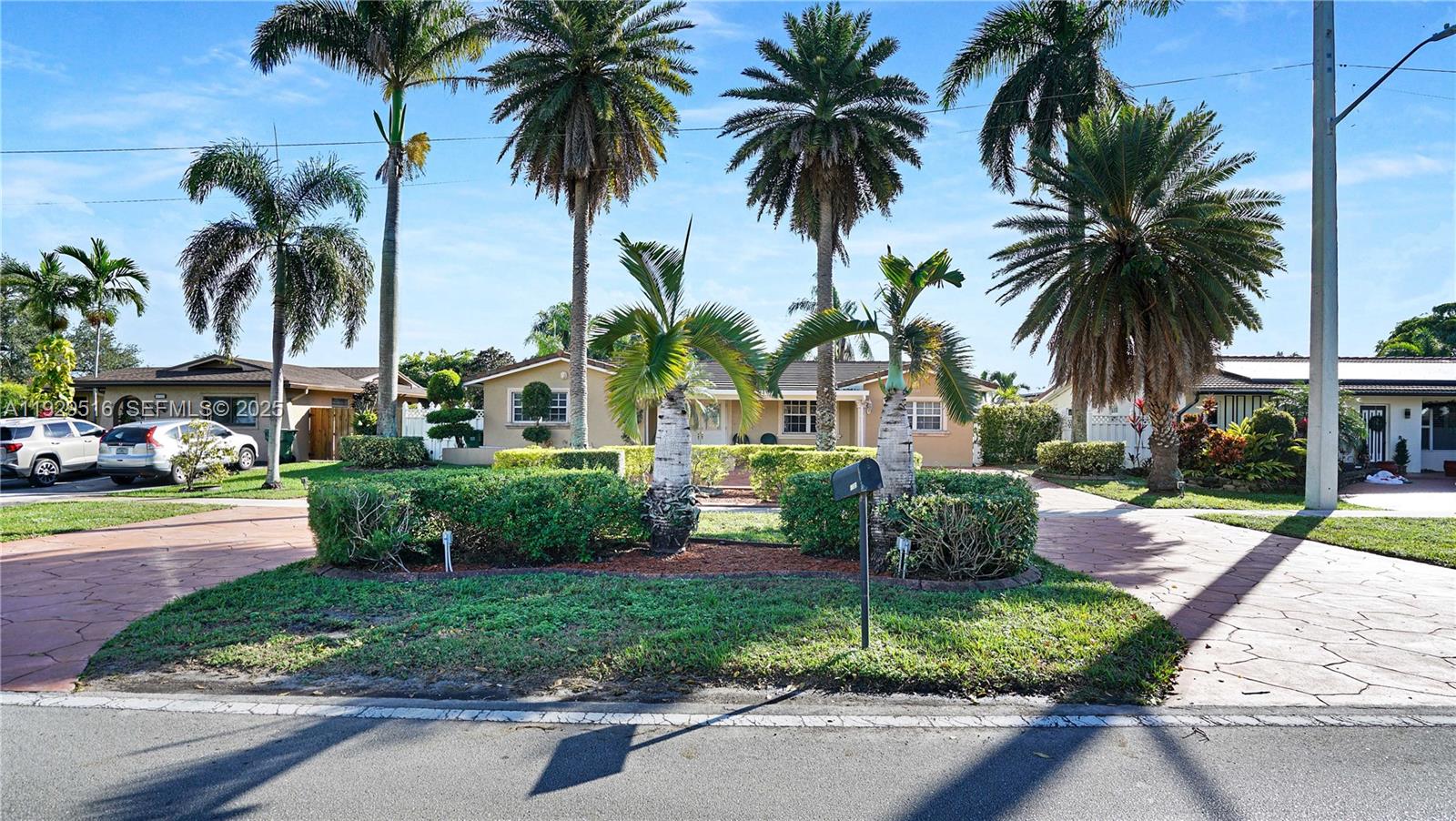 PASADENA LAKES SOUTH - Residential