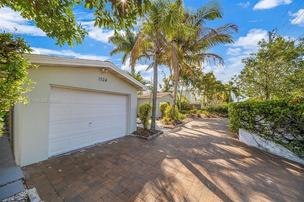 Photo of 1524 NE 18th Ave, Fort Lauderdale, FL 33304 (MLS # A11927612)